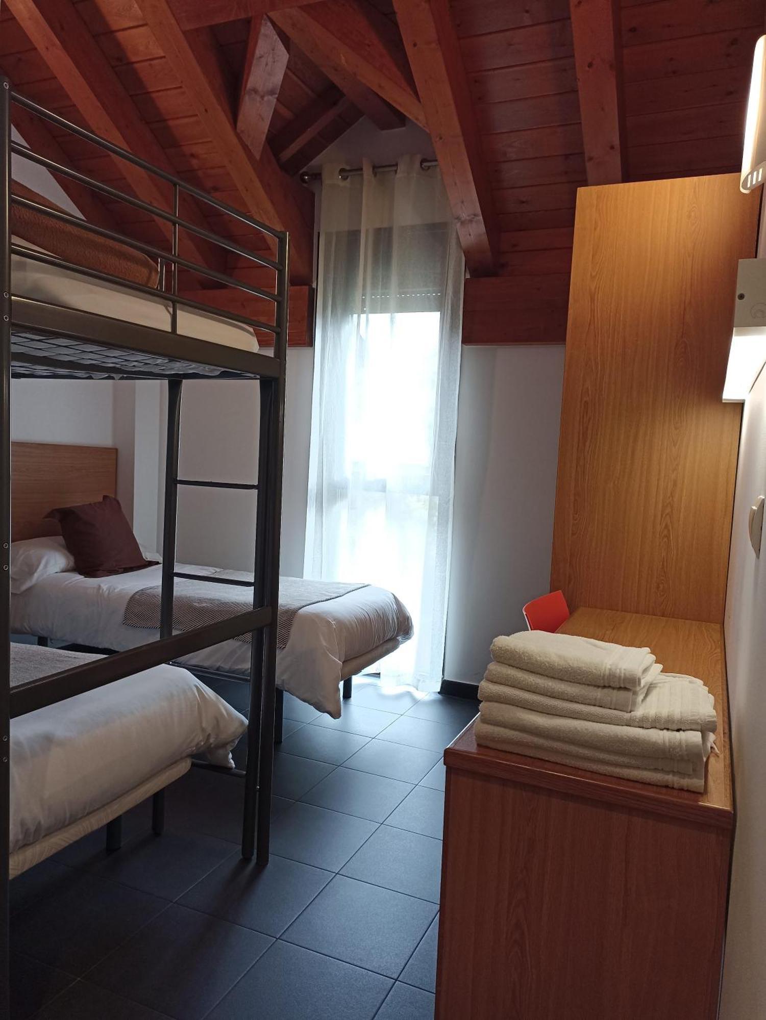 Albergue Francisco Giner De Los Rios บีญาบลีโน ภายนอก รูปภาพ
